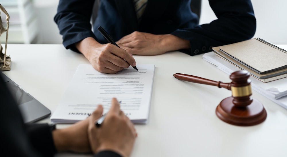 Aspects juridiques essentiels à connaître lors de la reprise d'une entreprise