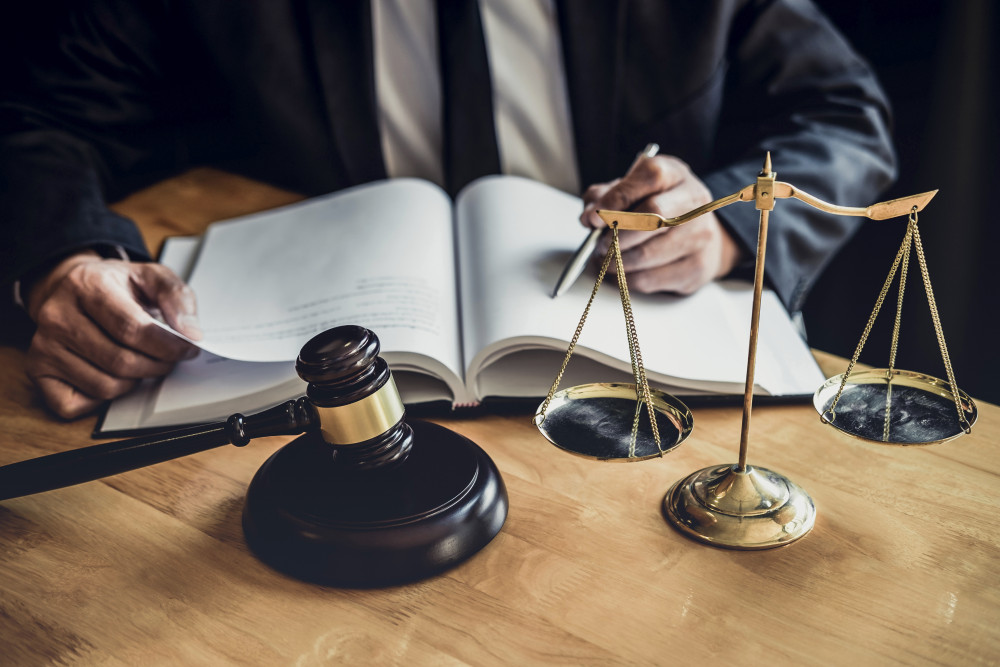 Héritier qui bloque la succession : comment réagir et quelles solutions juridiques ?