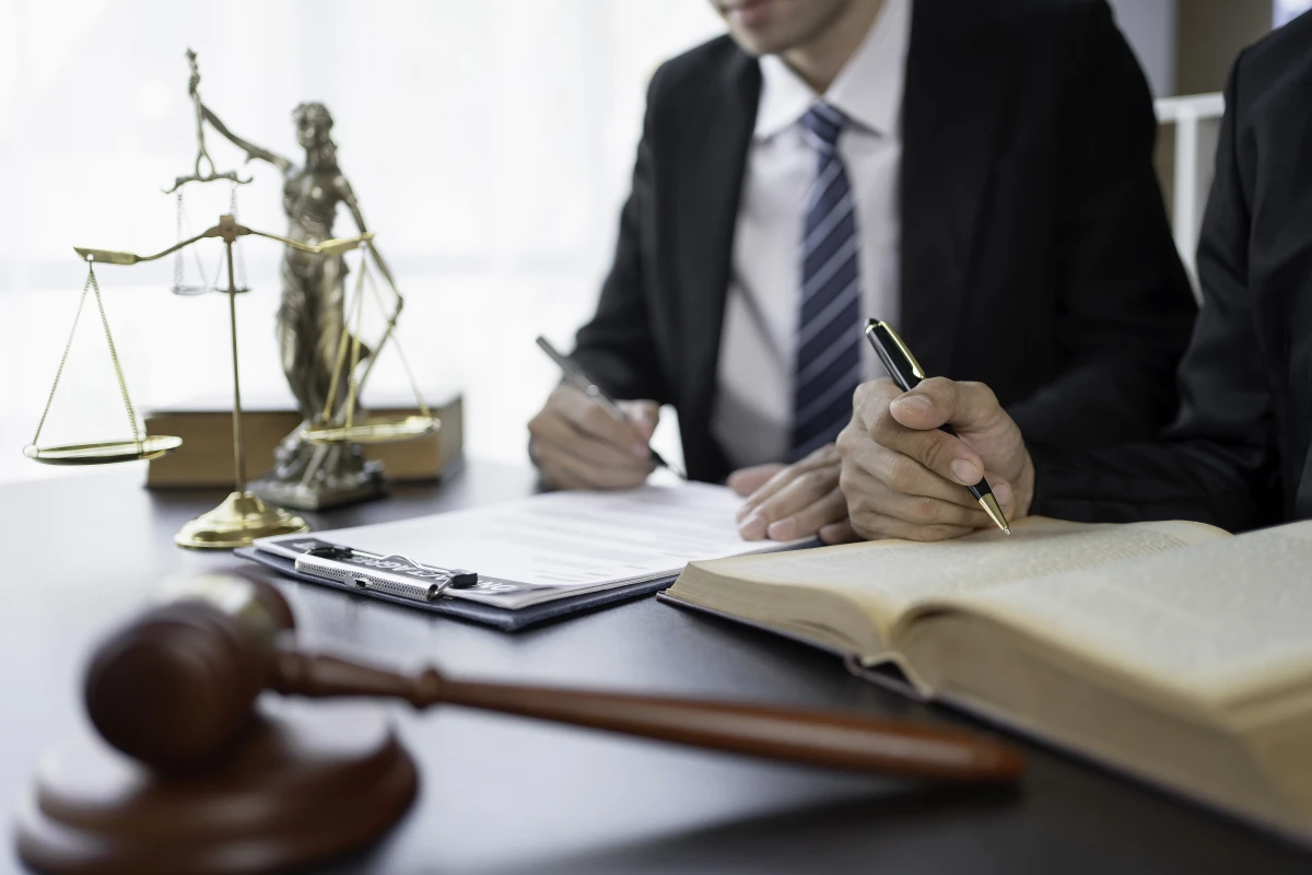 Porter plainte pour abus de confiance : conseils et démarches d'un