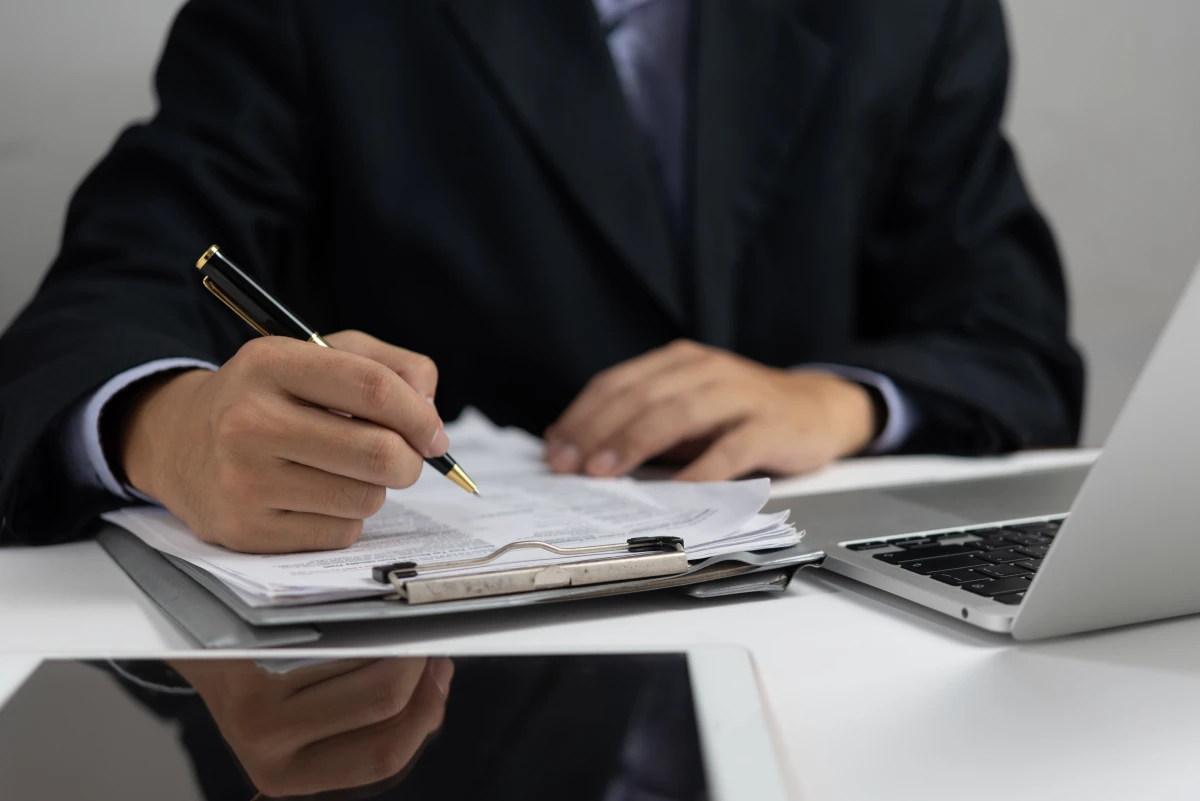 Le Dol en Droit des Contrats : Analyse et Conseils d'un Avocat