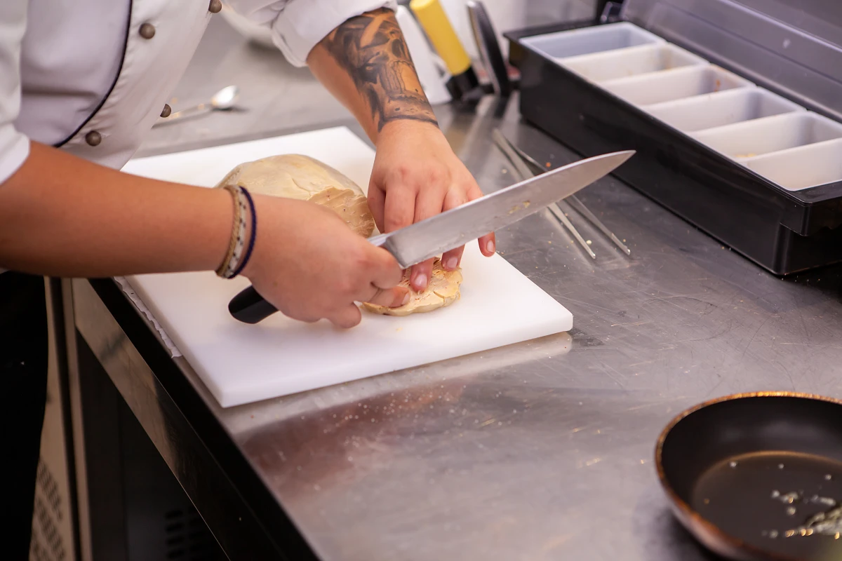 La Réglementation des Additifs Alimentaires dans le Foie Gras : Un Défi Juridique et Gastronomique
